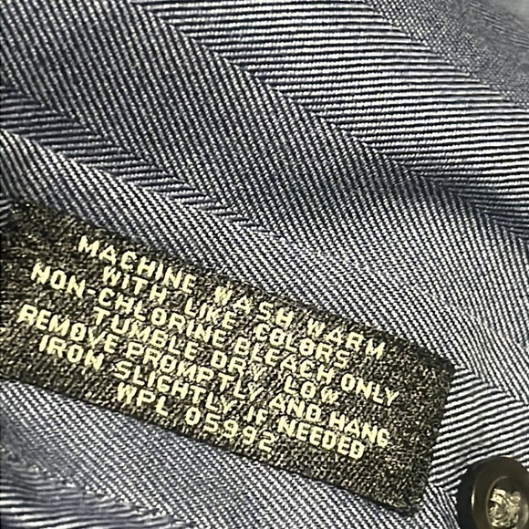 JOS. A. BANK MEN BUTTON DOWN CASUAL/ DRESS SHIRT SIZE L - Picture 6 of 6